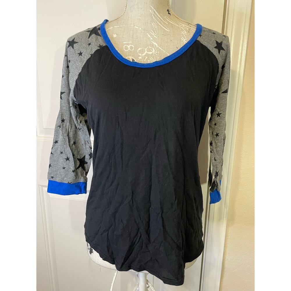 Express three quarter sleeve star medium top shirt